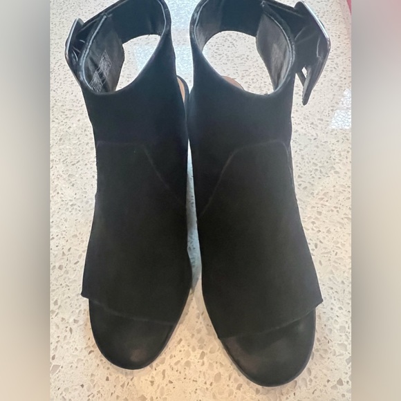 VIONIC Blakley Black Open Toe Sandal Block Heel with Concealed Orthotics. Size 8 - Picture 7 of 9